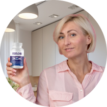 Satisfied female customer using VisiFlora vision support supplement