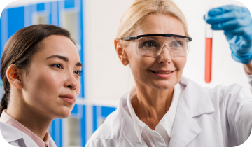 Scientific illustration of VisiFlora antioxidants supporting retinal and macular health